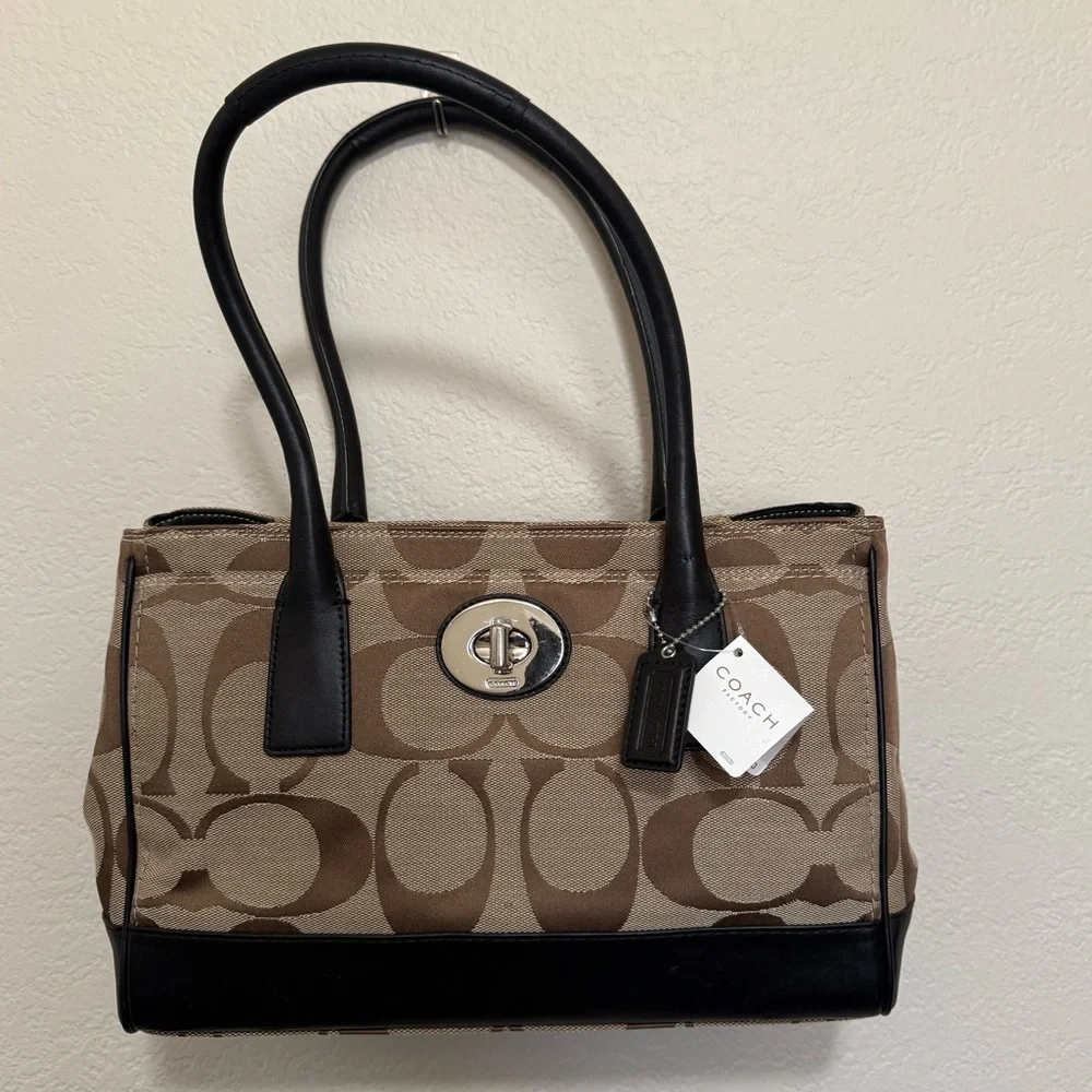 Coach 2009 Hampton Signature Madeline Shoulder Bag - Picture 1 of 13
